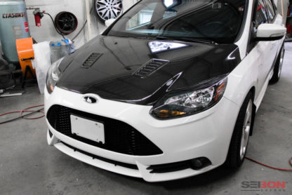 Seibon 12-13 Ford Focus RS-Style Carbon Fiber Hood - Image 8